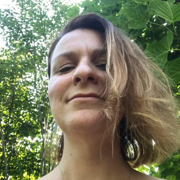 Meet your Posher, Julie - Picture 1 of 1